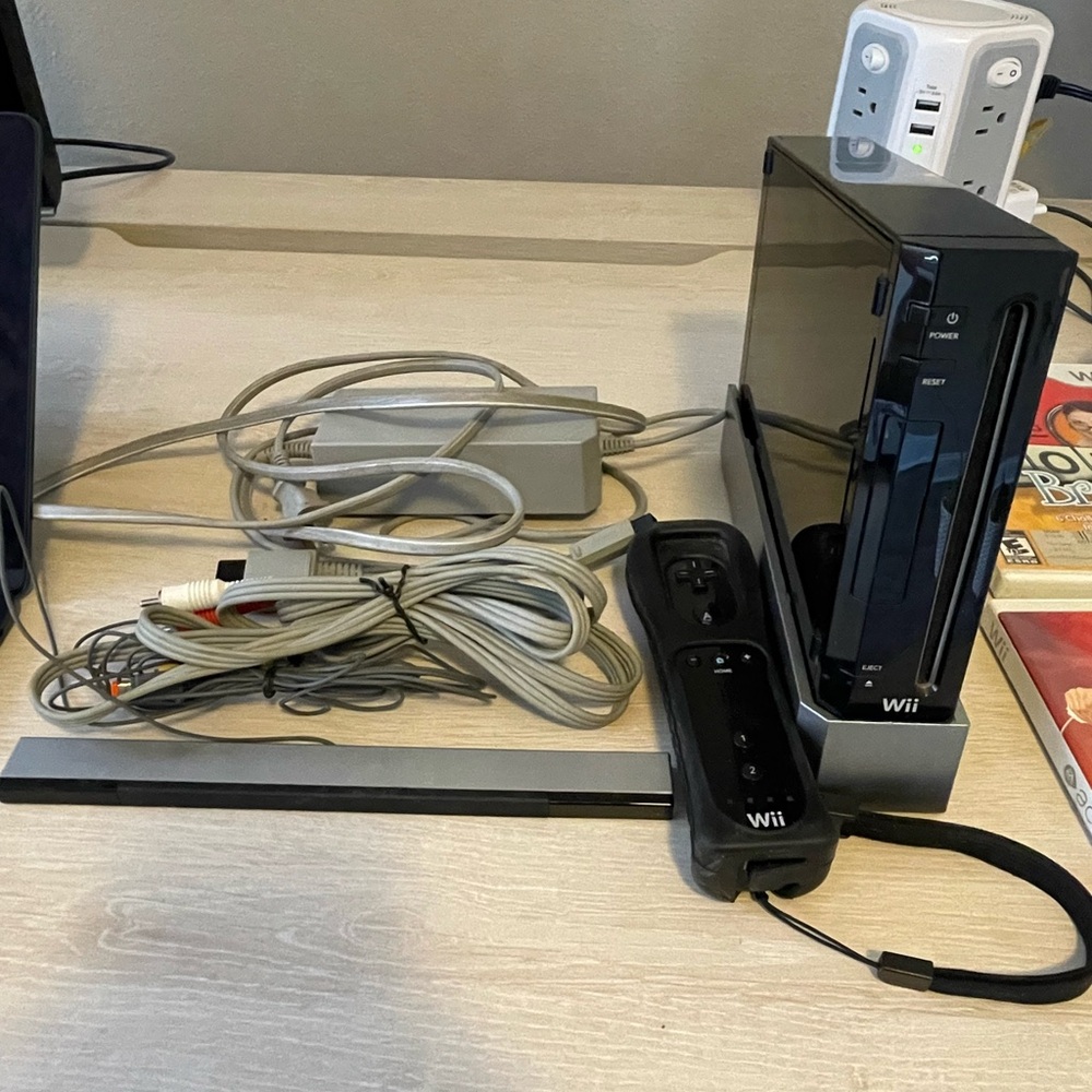 Nintendo Wii Console Bundle w/ Controller + 5 Games – Tested & Ready to Play